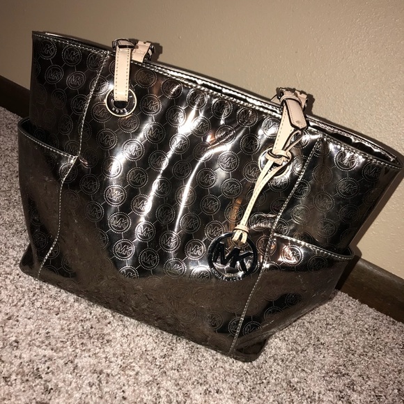 Michael Kors metallic purse - Picture 2 of 5